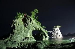 機具岩ライトアップ（冬季）画像