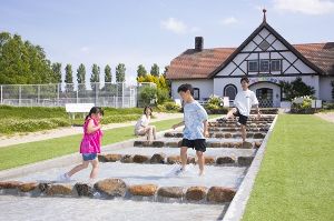 「せせらぎ小川」で流れる水遊び画像