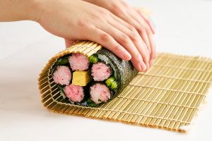 ホテルで楽しむ！学びの体験　親子クッキング～日本料理「太巻き寿司」～