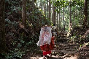 吉野熊野国立公園指定90周年記念「平安衣装で巡る 熊野詣体験ウォークツアー」画像