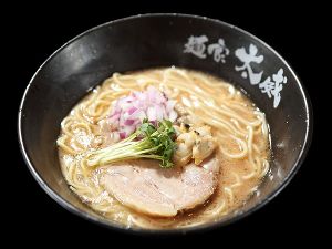 麺家太威(新潟県)さんの「貝香る 塩豚骨ラーメン」