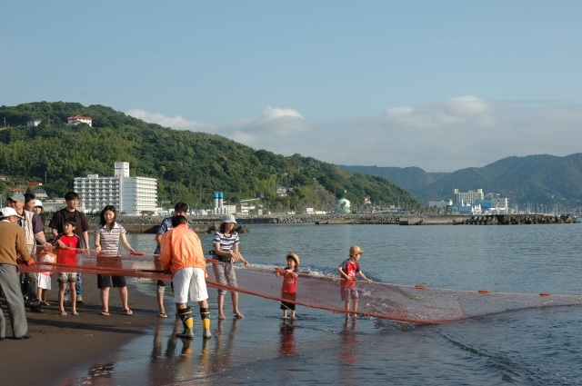 伊東温泉地引網体験