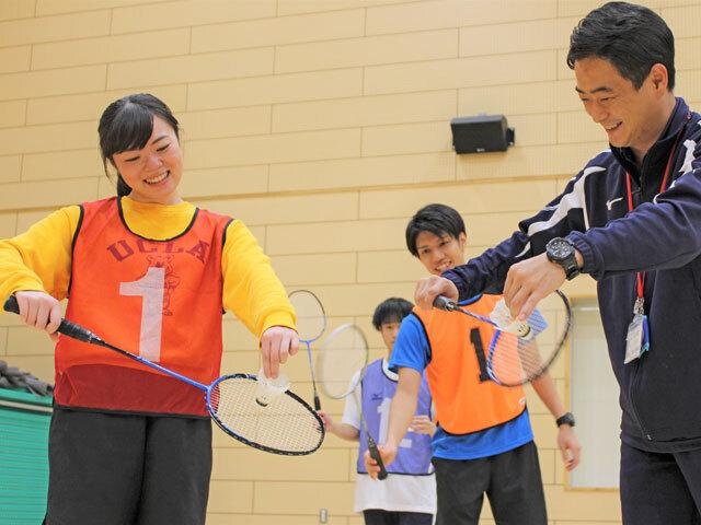 みんなで一緒にバドミントンを楽しもう!