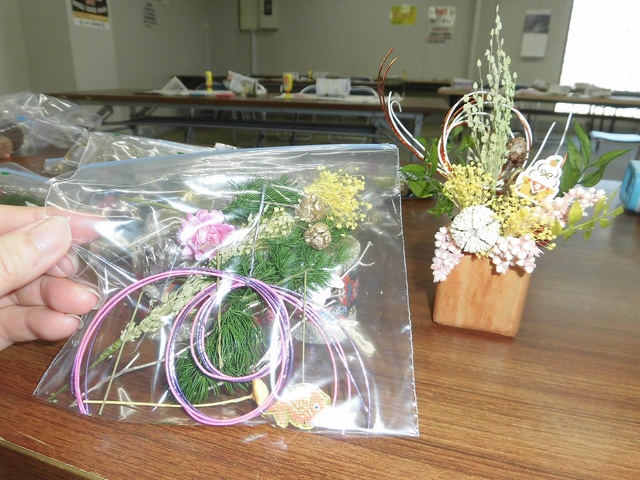 お花で遊ぼう・楽しもう(12月)