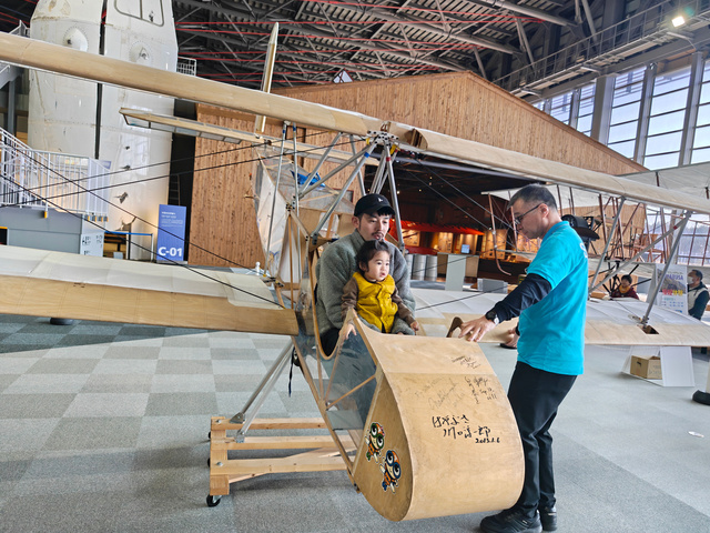 グライダーの操縦を体験(4月)